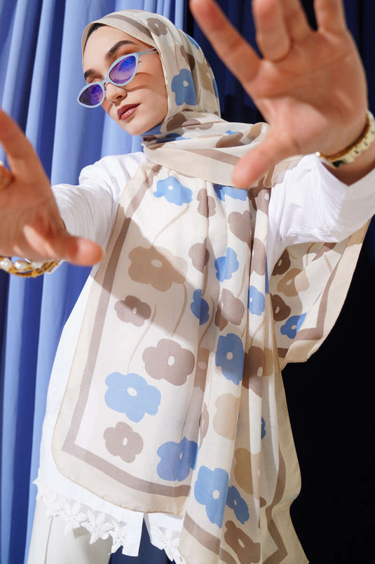 Schal mit Blumenmuster und Steinen