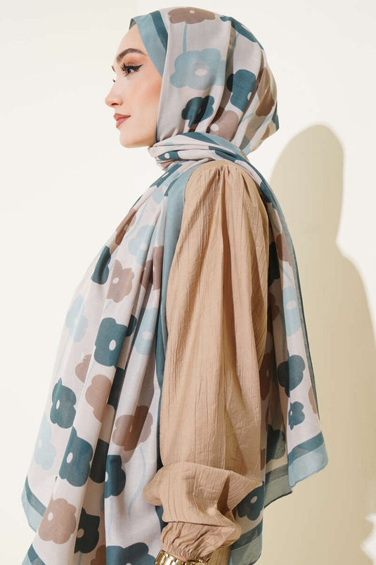 Grüner Schal mit Blumenmuster