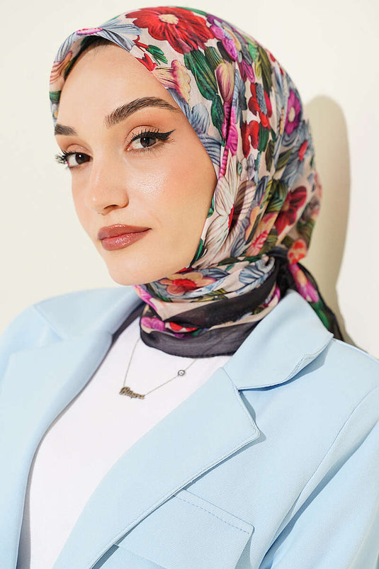 وشاح ناعم مزخرف بالأزهار أسود بيج