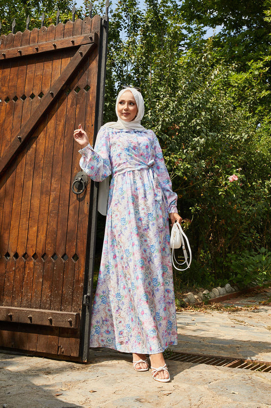 فستان أزرق بنقشة زهور ورباط جانبي