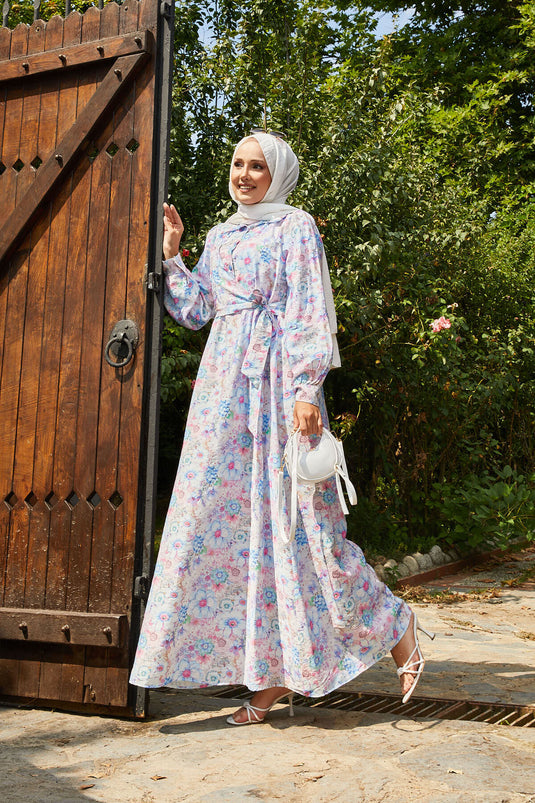 فستان أزرق بنقشة زهور ورباط جانبي