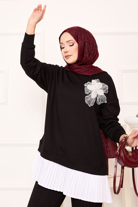 طقم أسود بتنورة بتفاصيل زهرية مع ثنيات وتطريز