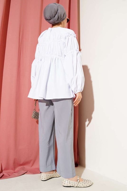 Çiçek Detaylı Kol Lastikli Bluz Beyaz