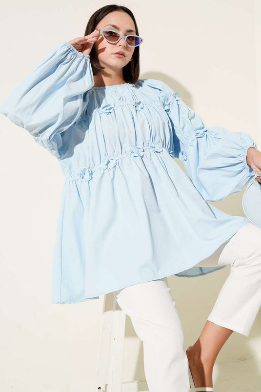 Tunica con maniche elastiche e dettagli floreali, colore azzurro