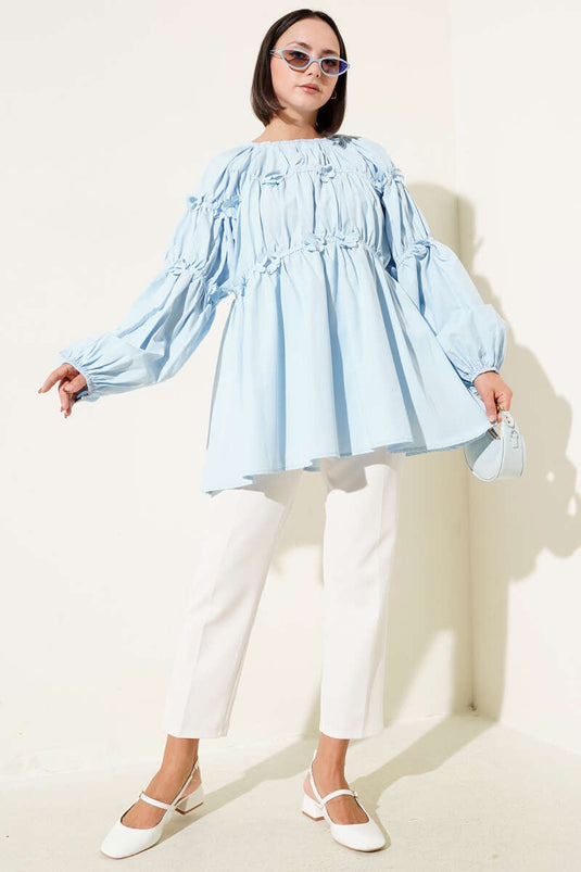 Tunica con maniche elastiche e dettagli floreali, colore azzurro