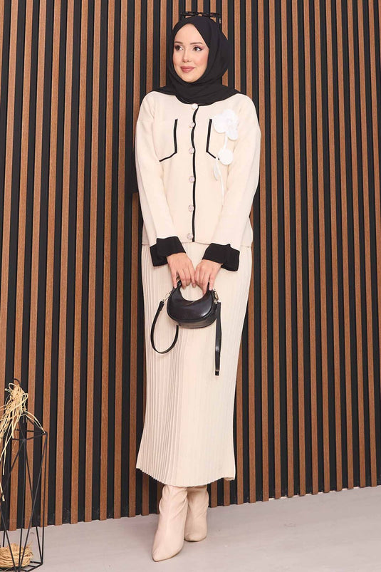 Bloemdetail parelmoeren knoopjes hijab gebreide set ecru