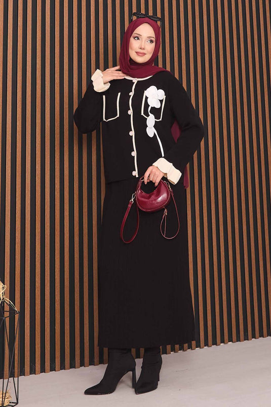 Ensemble hijab en maille noire orné de fleurs et de boutons en nacre