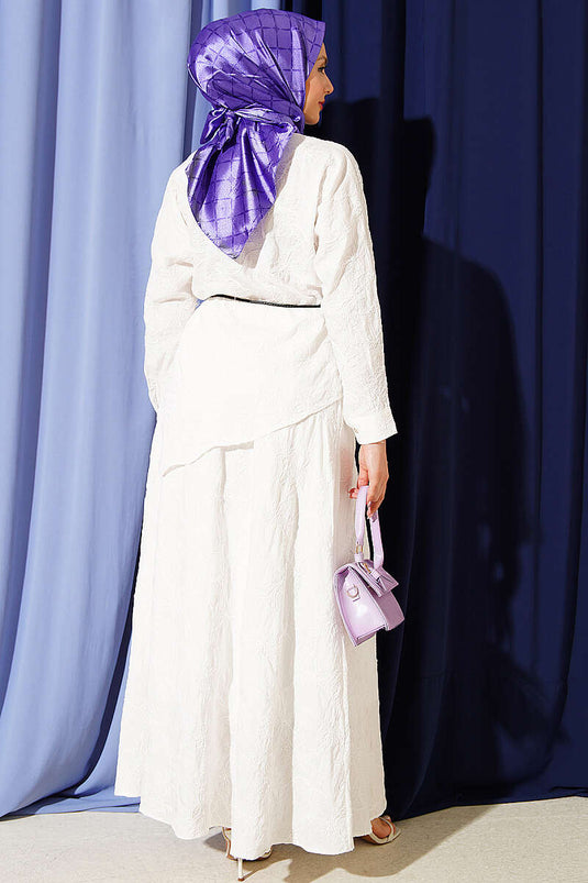 Ensemble deux pièces avec jupe à couture fleurie blanc