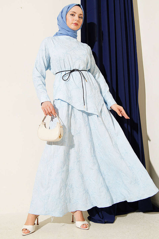 Ensemble deux pièces avec jupe à couture fleurie bleu