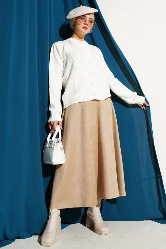 كارديجان قصير محبوك بتطريزات زهرية، لون بيج فاتح