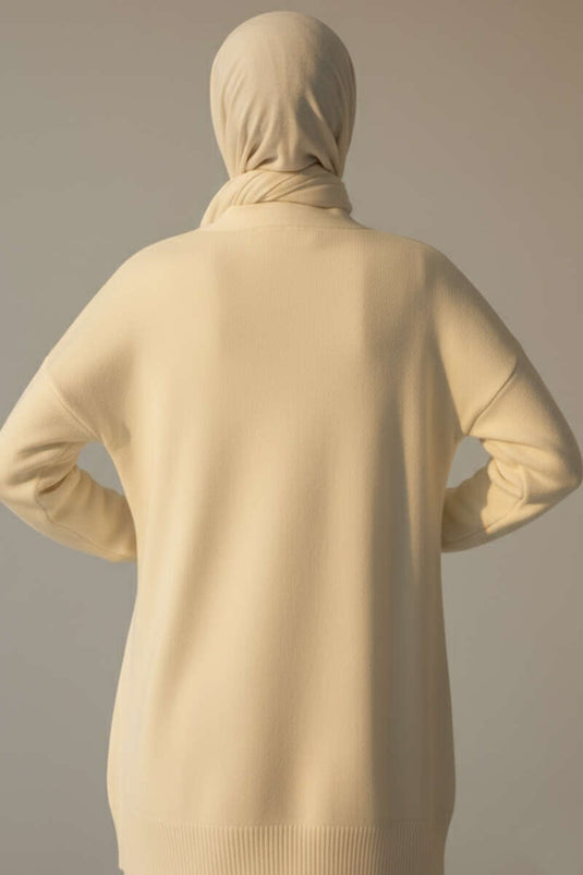 Cardigan en maille brodée de fleurs en écru