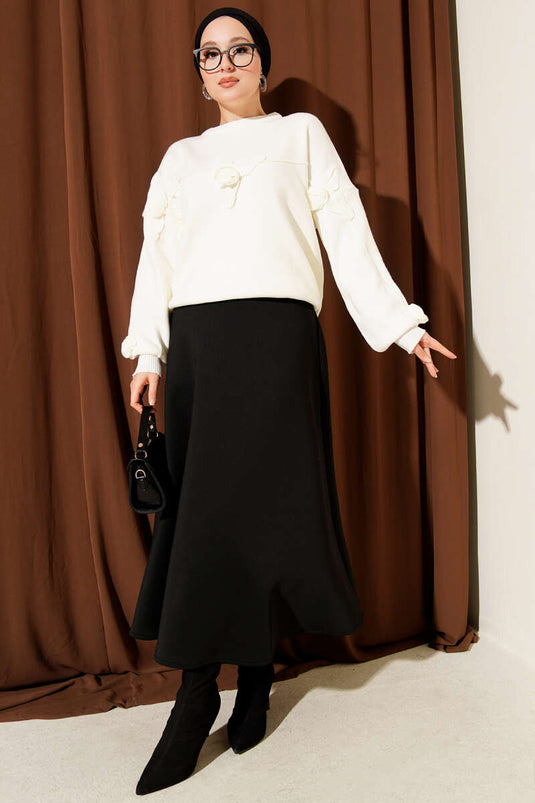 Çiçek İşlemeli Triko Kazak Ekru