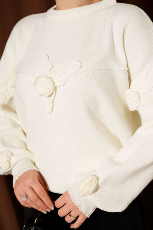 Çiçek İşlemeli Triko Kazak Ekru