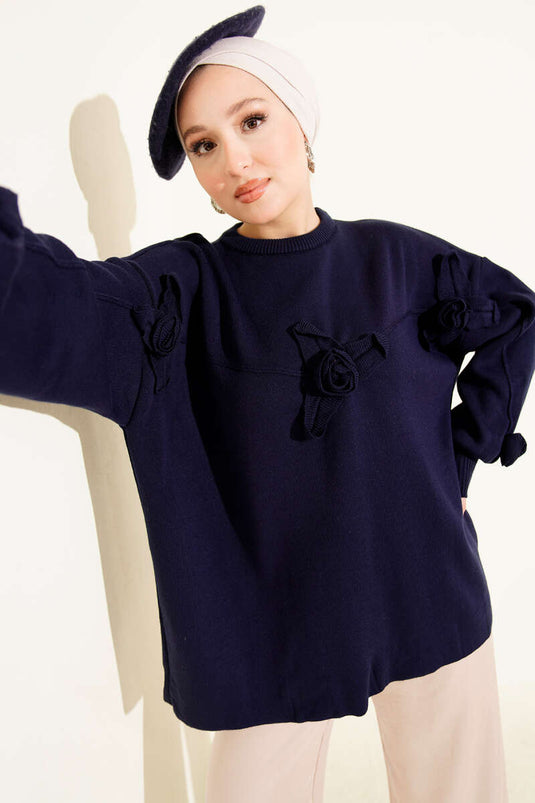 كنزة صوفية محبوكة مطرزة بالزهور، لون أزرق داكن