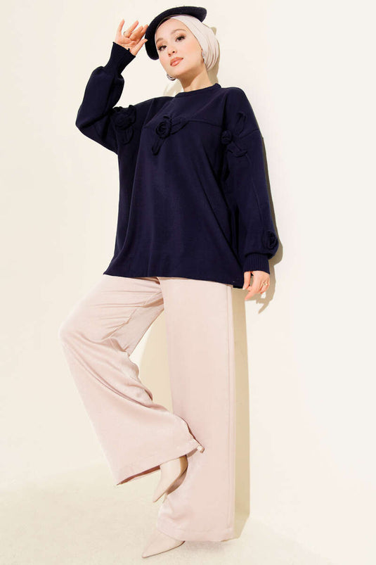 كنزة صوفية محبوكة مطرزة بالزهور، لون أزرق داكن