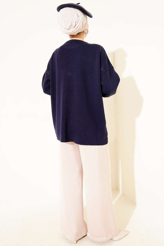 كنزة صوفية محبوكة مطرزة بالزهور، لون أزرق داكن