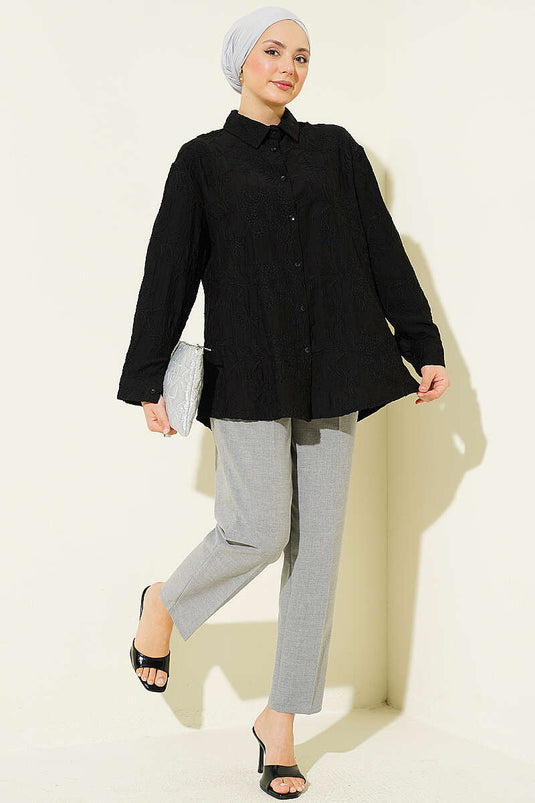 Chemise basique noire à relief floral