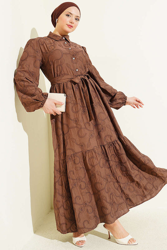 Robe à demi-boutons avec relief floral, couleur café