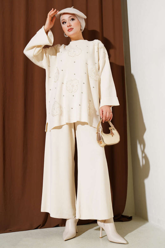 طقم تريكو من قطعتين بنقشة زهور، بيج