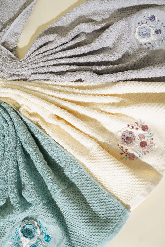 Çiçek Nakışlı 3'lü Yüz Havlu Set Asorti 1