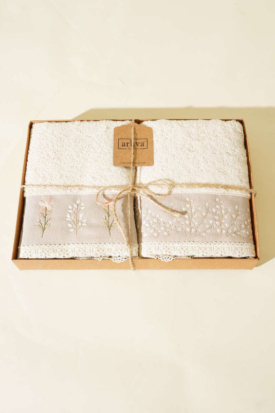 Lot de 2 serviettes de toilette en dentelle brodée à motifs floraux (assorties) 1