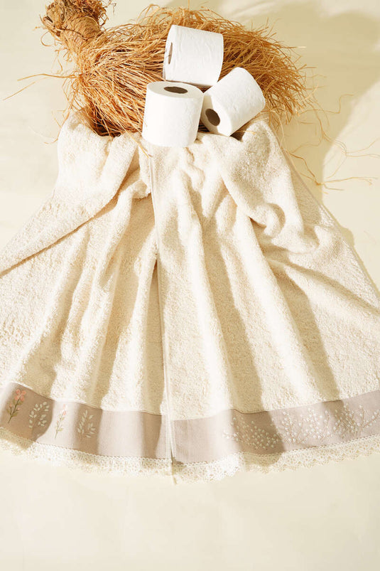 Lot de 2 serviettes de toilette en dentelle brodée à motifs floraux (assorties) 1