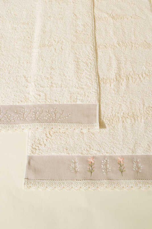 Lot de 2 serviettes de toilette en dentelle brodée à motifs floraux (assorties) 1