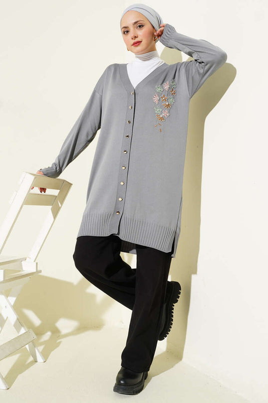 كارديغان رمادي مرسيريز مزين بتطريز الأزهار وأزرار