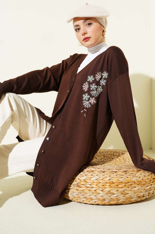 كارديغان مرسيريز بأزرار وتطريز زهور باللون البني
