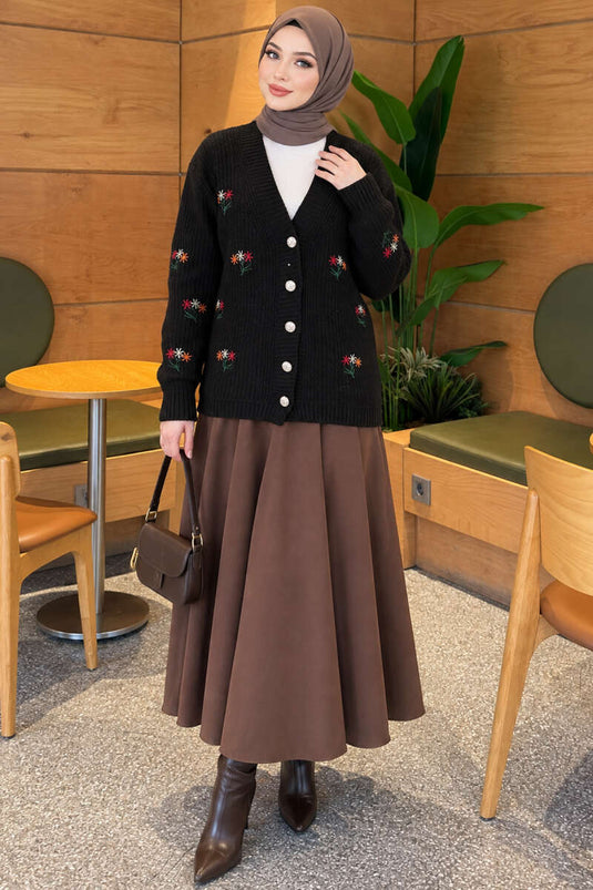 Schwarzer Gestrickter Cardigan Mit Blumenstickerei Und Knöpfen