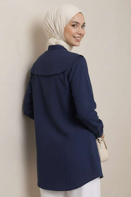Chemise col officier brodée de fleurs bleu marine