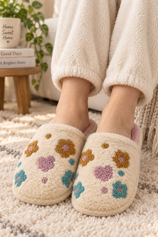Çiçek Nakışlı Peluş Ev Terliği Bej