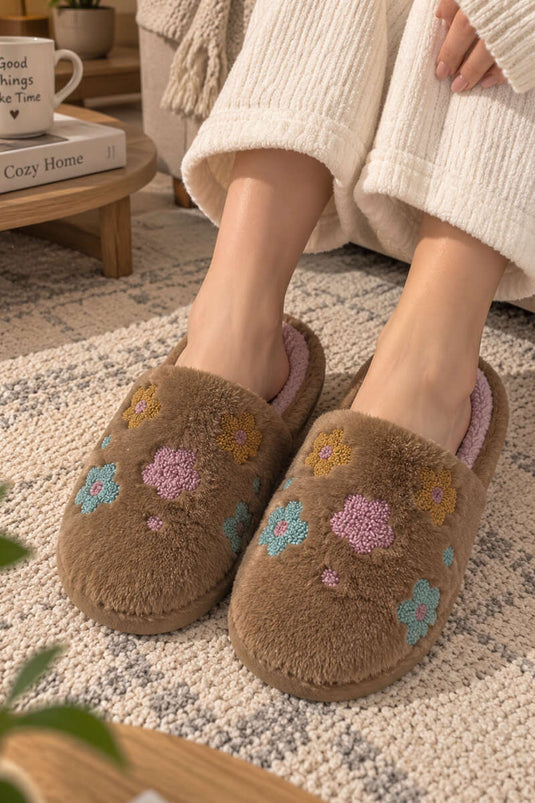 Çiçek Nakışlı Peluş Ev Terliği Kahve