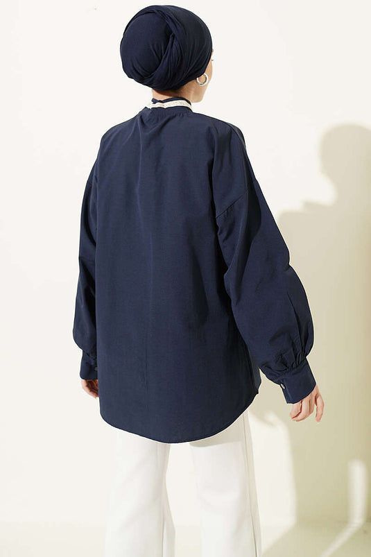 Camicia con Colletto Ricamato a Fiori e Laccio Blu Scuro