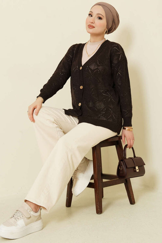 كارديغان محبوك بأزرار وتطريز زهور بلون القهوة الداكن