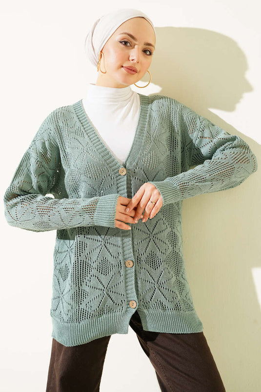 كارديغان محبوك بأزرار وتطريزات زهرية بلون النعناع