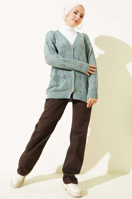 كارديغان محبوك بأزرار وتطريزات زهرية بلون النعناع