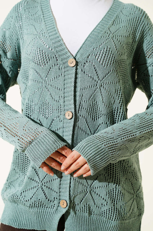 كارديغان محبوك بأزرار وتطريزات زهرية بلون النعناع