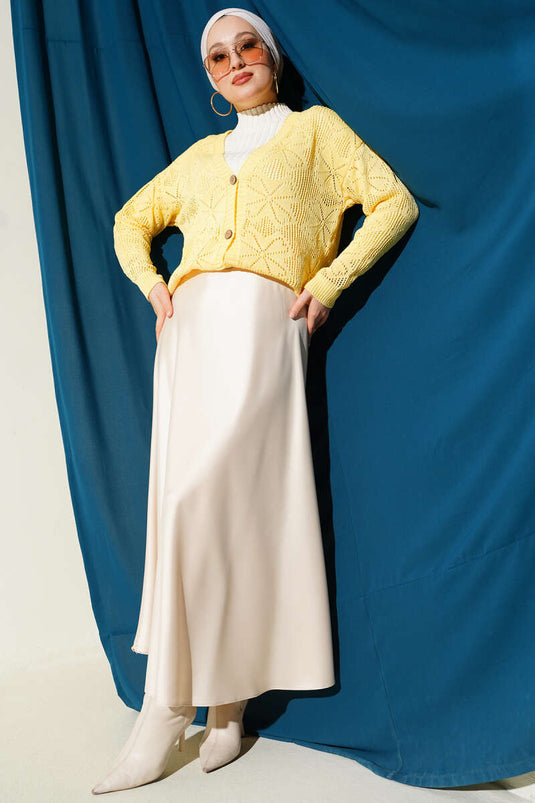كارديغان محبوك بأزرار وتطريزات زهرية أصفر