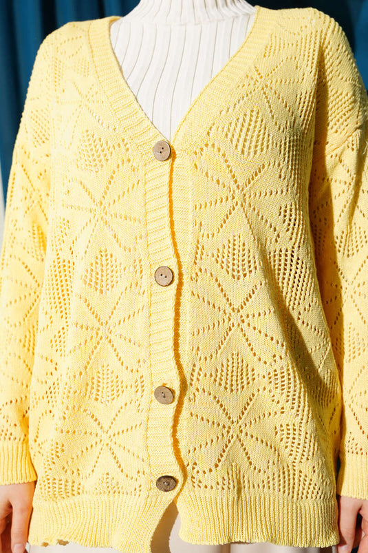 كارديغان محبوك بأزرار وتطريزات زهرية أصفر