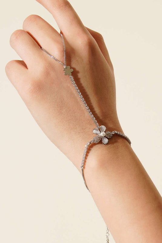 شاه ماران الفضي المرصع بالزهور