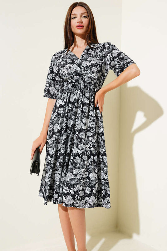 Robe noire à fleurs, taille élastique et manches courtes