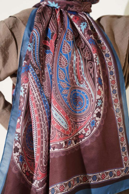 Sjaal met bloemenmotief en etnisch patroon, olieverf