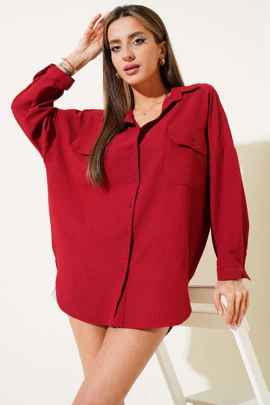 Chemise décontractée en seersucker bordeaux à double poche rabat.