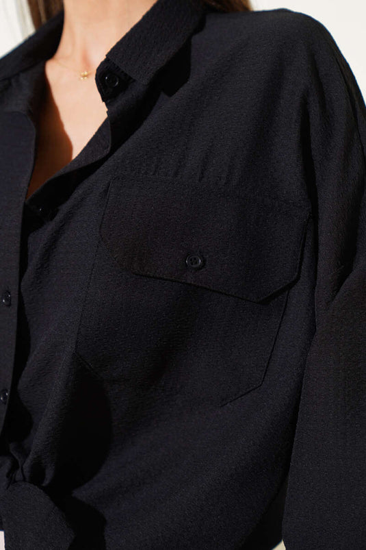 Chemise noire décontractée à rabat et double poche, en seersucker.