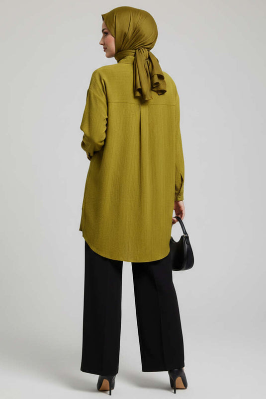 تونيك بجيوب مزدوجة وأزرار معدنية بلون أخضر زيتوني