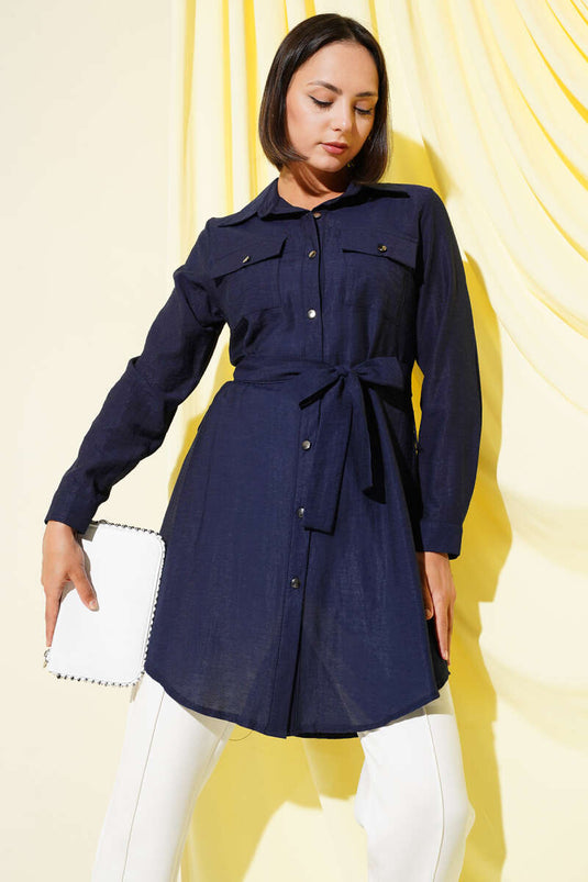 Tunica con doppia tasca annodata in vita, blu navy