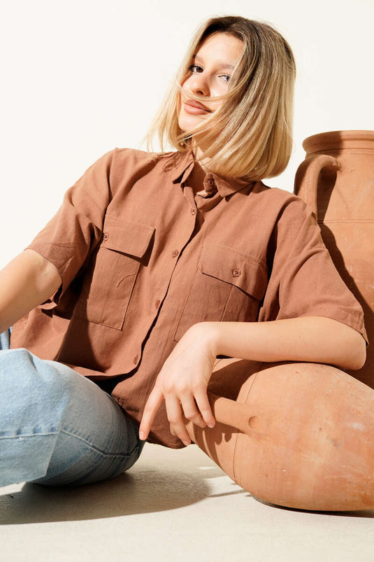 قميص كتان بجيبين، لون لاتيه