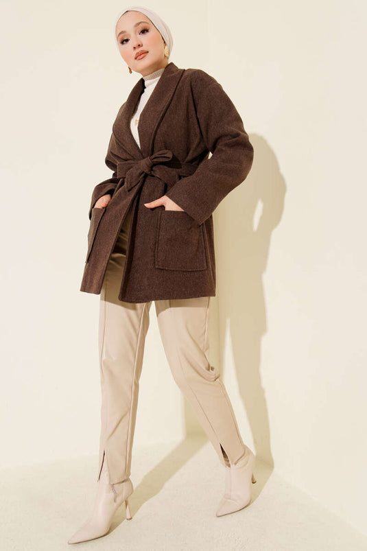 Çift Cepli Kruvaze Kuşaklı Kısa Kaban Kahve