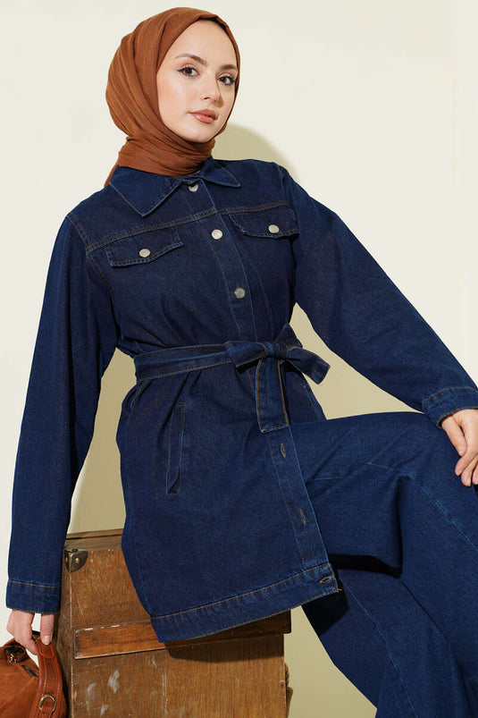 Ensemble deux pièces en jean bleu marine avec ceinture et poches doubles